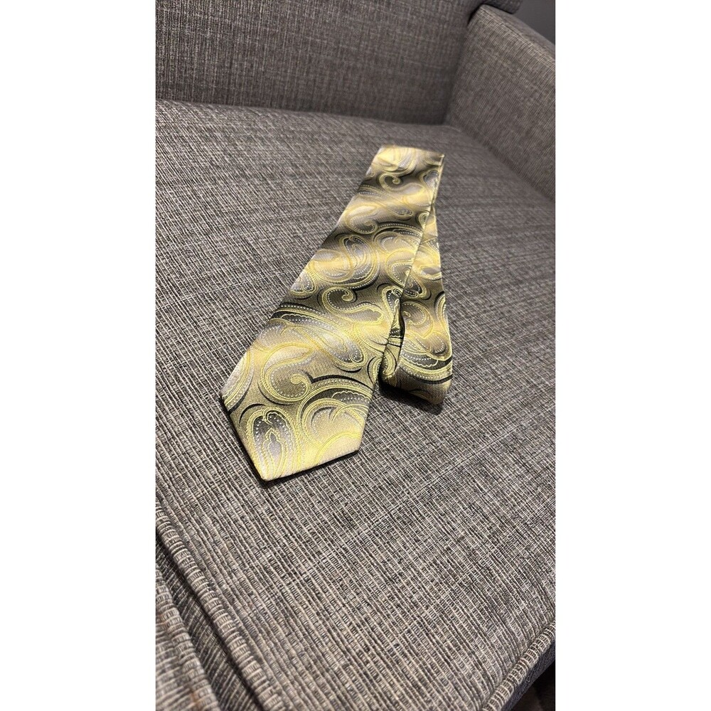 Van Heusen 100% Silk Gold & Silver Paisley Jacquard Men's Necktie